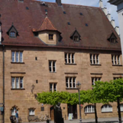 zur Stadtverwaltung