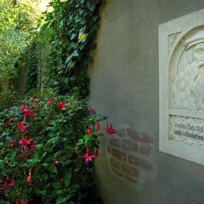 Bild vergrößern: Denkmal des Leibarztes Leonhart Fuchs