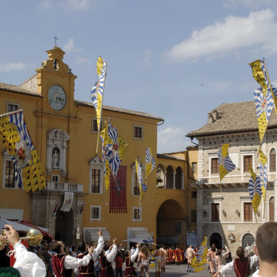 Bild vergrößern: Piazza in Fermo