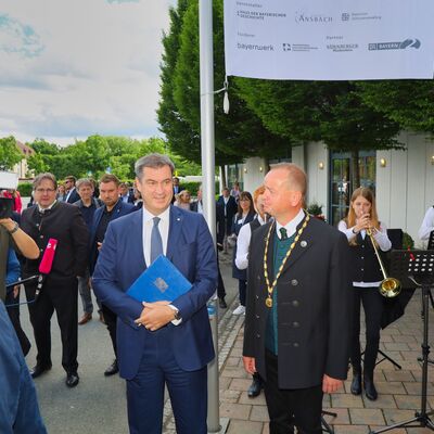 Bild vergrößern: Ministerpräsident Dr. Söder und Oberbürgermeister Thomas Deffner