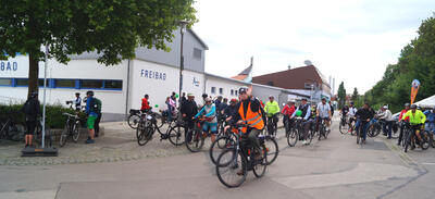 Bild vergrößern: Ansbach auf Rädern: Gemeinsamer Start am Stadion