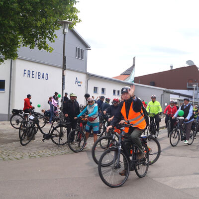 Ansbach auf Rädern: Gemeinsamer Start am Stadion