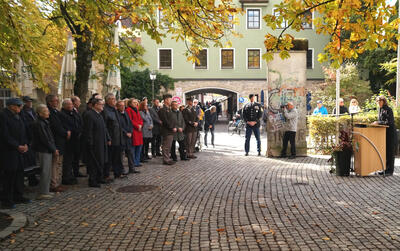 Bild vergrößern: Bürgermeisterin Elke Homm-Vogel spricht anlässlich des Tages der Deutschen Einheit.