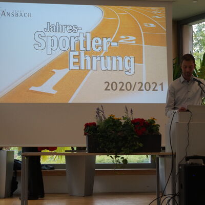Sportkoordinator Benjamin Tax bei der Jahressportlerehrung 2020/21.