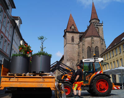 Bild vergrößern: Neue Pflanzkübel für die Ansbacher Altstadt.