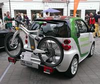 Bild vergr&ouml;&szlig;ern: Elektroauto mit Elektrofahrrad von smart