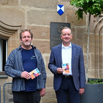 Oberb&uuml;rgermeister Thomas Deffner gemeinsam mit Udo Seidel von der Kommunalen Jugendarbeit