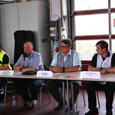 Bild vergr��ern: Pressekonferenz zur Stabsrahmen�bung
