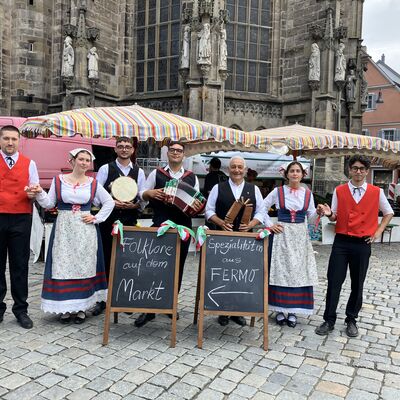 Bild vergr��ern: Folklore Gruppe aus Fermo